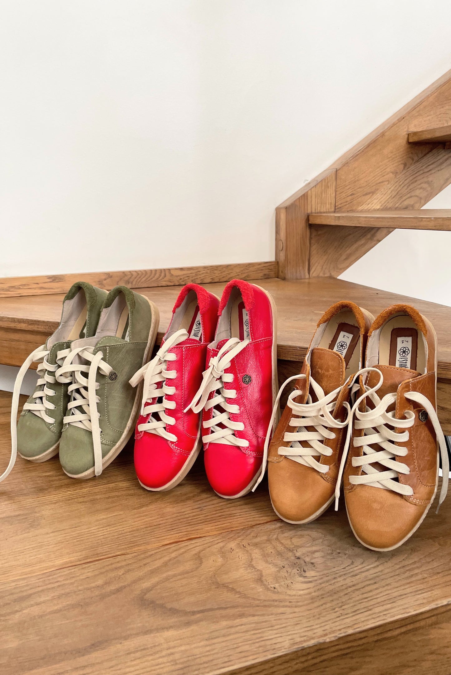 Leather Sneakers - Tan