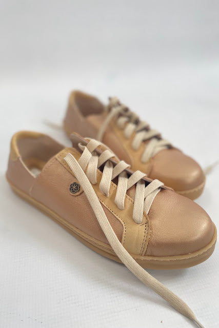 Leather Sneakers - Soft gold with nude trim