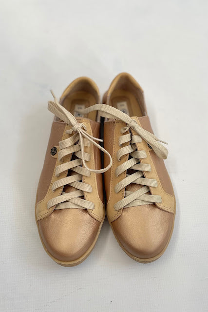 Leather Sneakers - Soft gold with nude trim